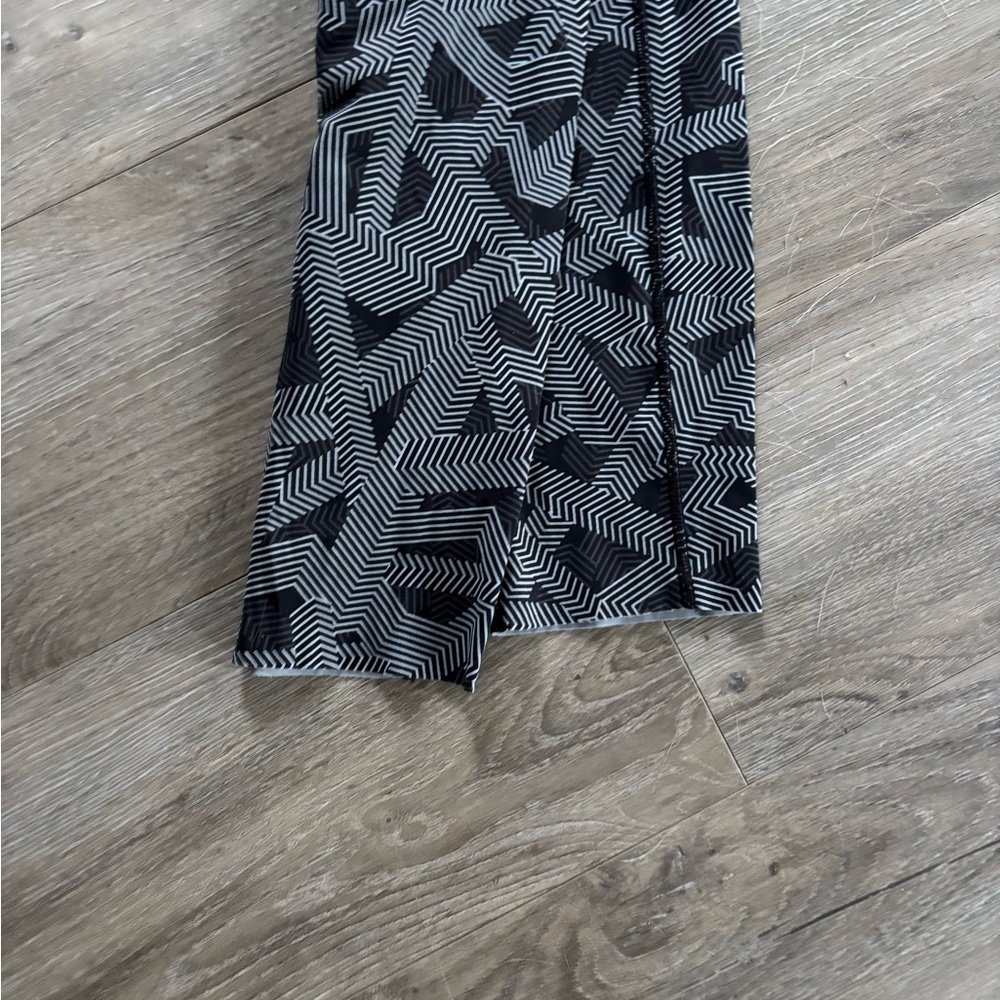 LULULEMON - Picture 4 of 6